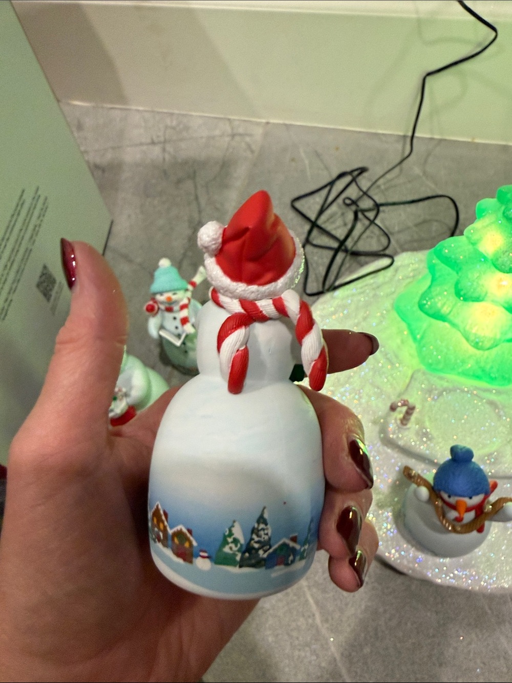 Hallmark Keepsake Snowman Choir Music Box - Red, Green, White - Picture 11 of 16